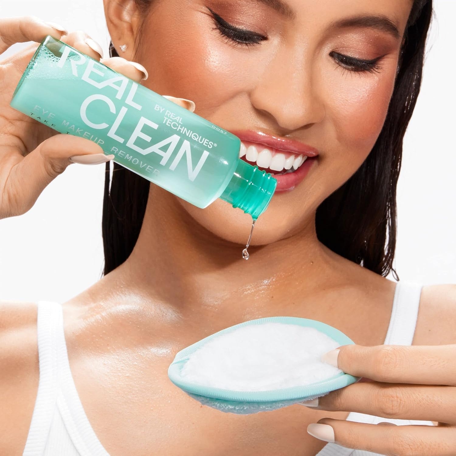 image:imageReal Techniques Real Clean InTheClear Eye Makeup Remover Makeup Remover Pads Reusable MakeupRemoving Rounds Eye amp Face Makeup Removal BiPhase Formula Hyaluronic Acid 3 Piece Bundle