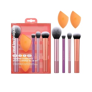 Real Techniques 6 Piece Everyday Essentials Makeup Brush Set, Includes 4 Brushes & 2 Makeup Sponges, For Foundation, Blush, Bronzer, Contour, Eyeshadow, & Powder, Travel Gift Set, Cruelty-Free & Vegan(1 Count (Pack of 1))